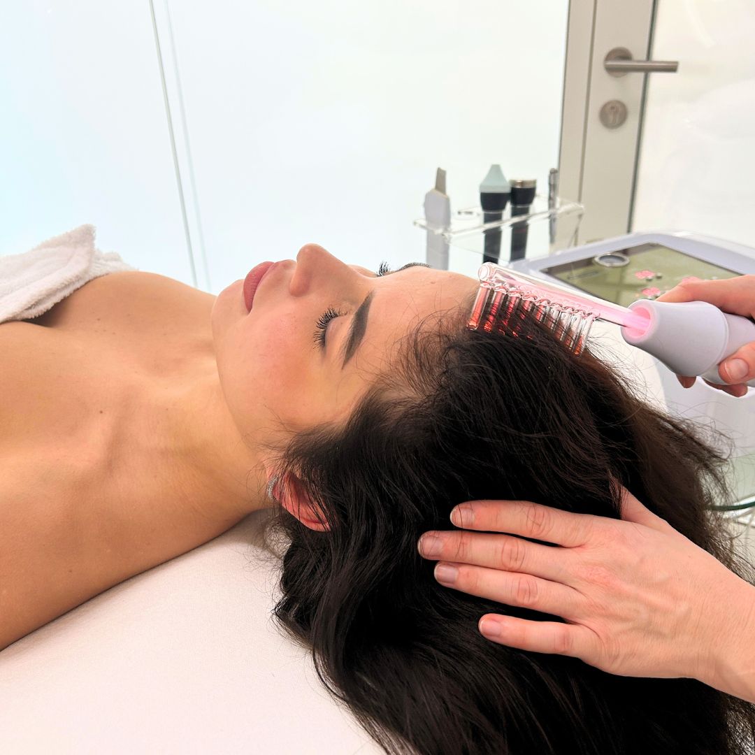 Terapia proti vypadávaniu vlasov, cesta k silnejším a zdravším vlasom